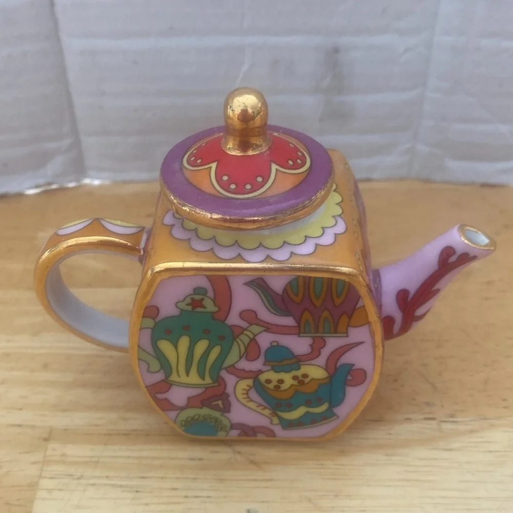 Vintage Vivian Chan miniature teapot 2002 excellent condition pink green